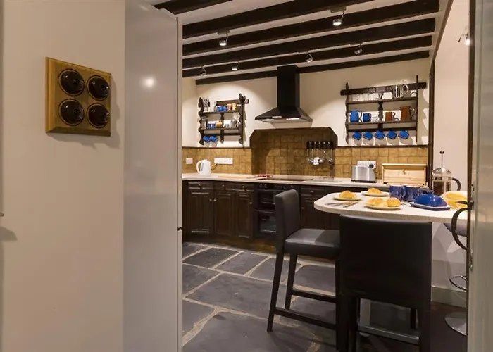 Rose * كونيستون