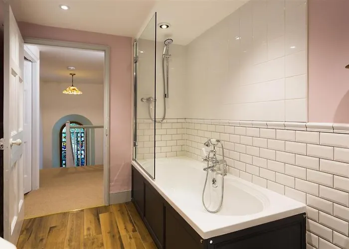 Rose * كونيستون